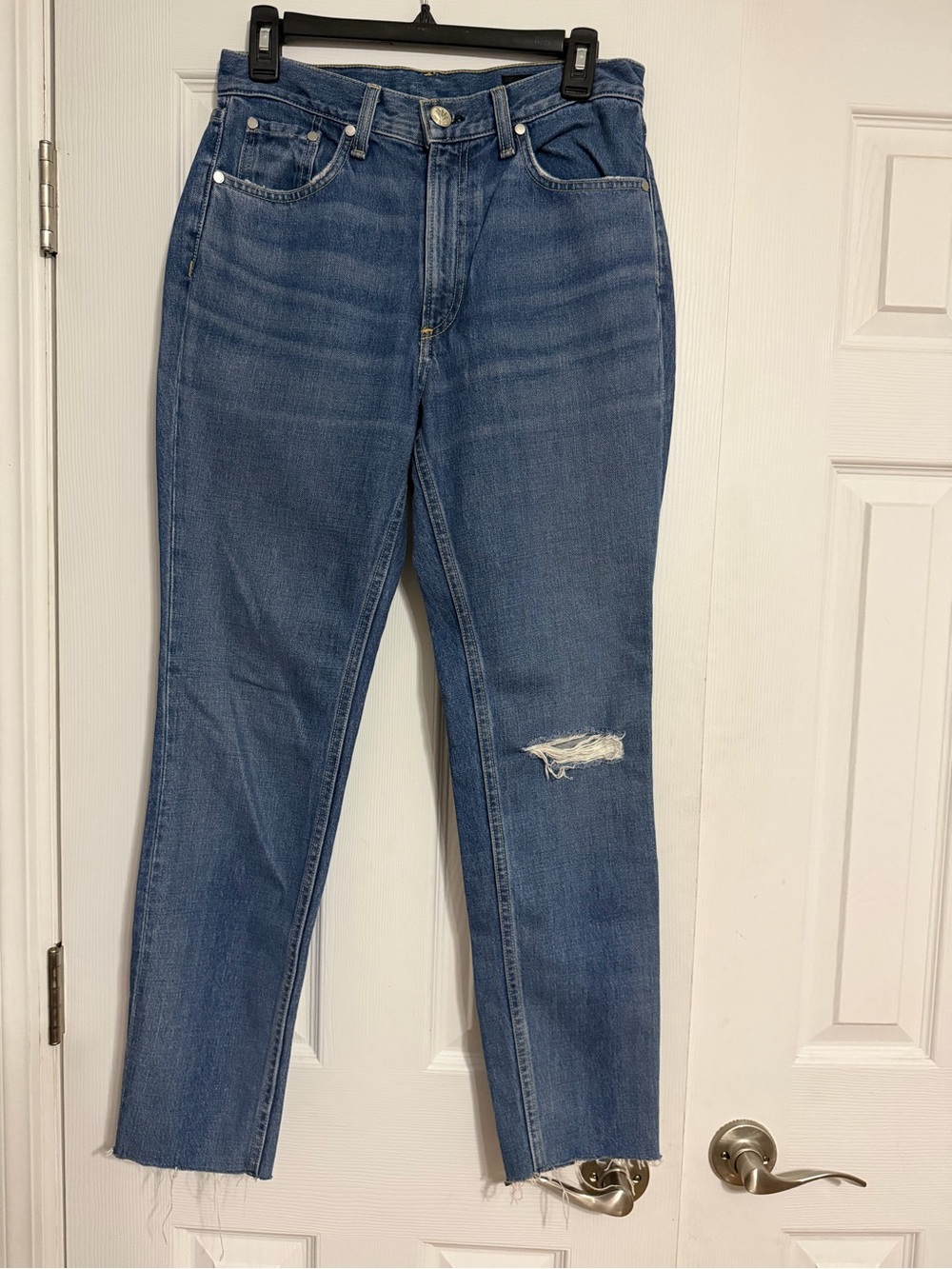 rag & bone Medium Blue Jeans with Distressed Knee size 27 waist 30”